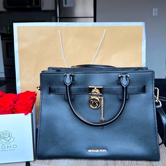 Michael Kors Handbags - Michael Kors bag/purse